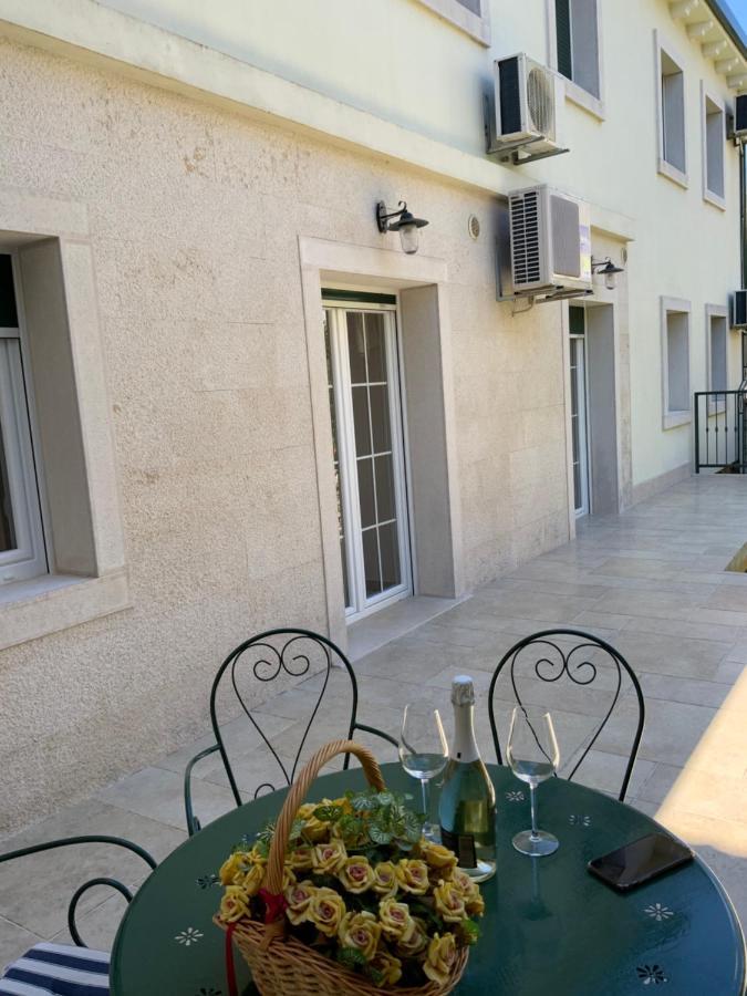 Apartment Provance Пула Екстериор снимка
