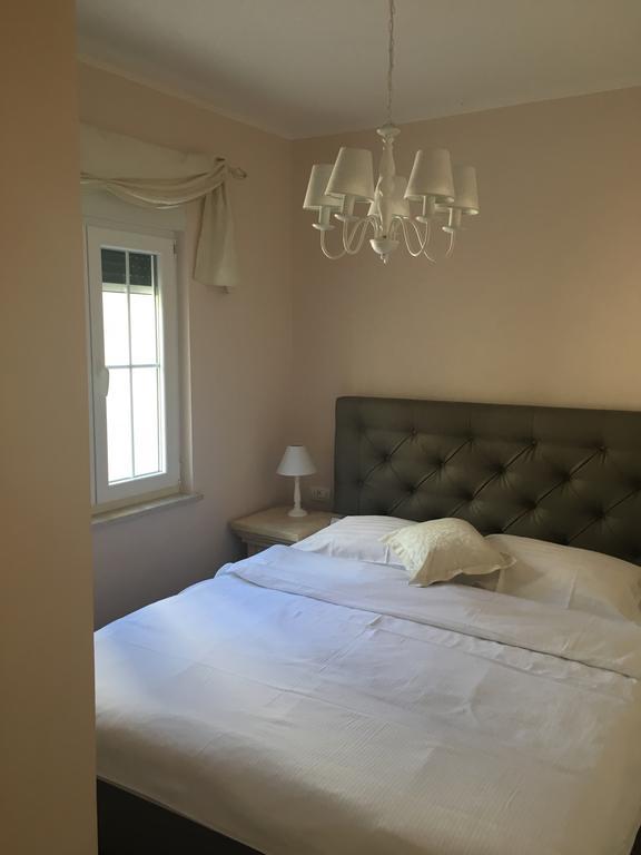 Apartment Provance Пула Екстериор снимка